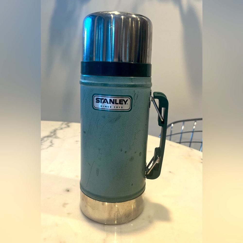 Vintage Stanley Thermos, 24oz, great condition, no issues with seals, keeps hot